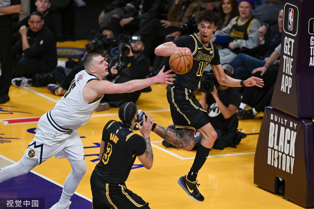 在激烈竞争 在激烈竞争