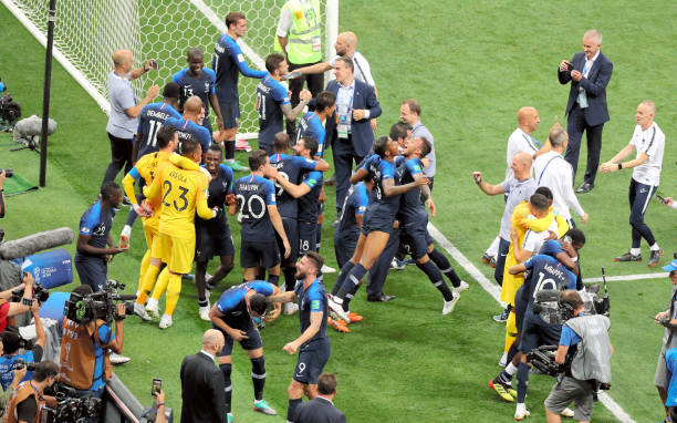 门方面都有 门方面都有